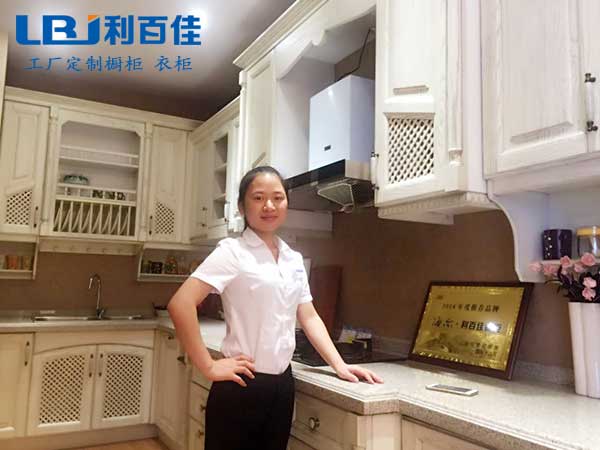 湘女未必只多情 ，外柔內(nèi)剛顯神通——利百佳金牌導(dǎo)購羅文芳風(fēng)采