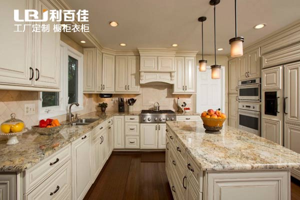 整體櫥柜定制和磚砌櫥柜哪個好？這樣比你就明白了